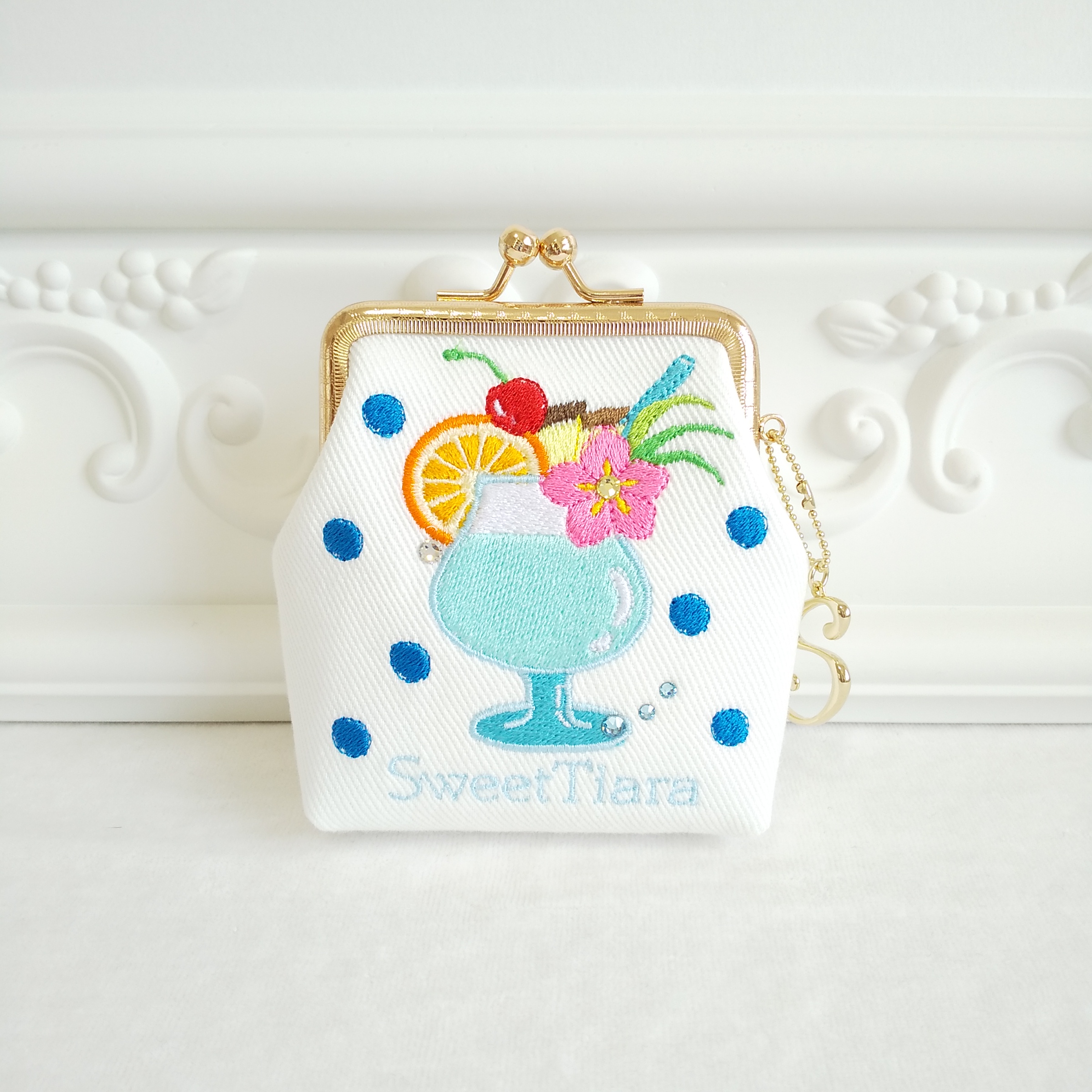 輝い 特集掲載〕小銭入れ✽刺繍 がま口✽トロピカルドリンクと夏の トートバッグ
