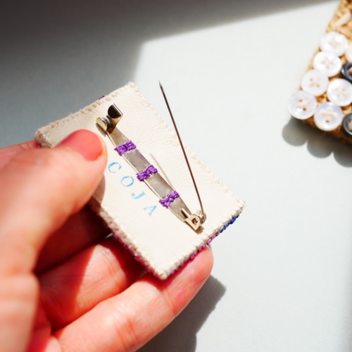 こぐまのミーシャ ピンブローチ brooch sankaku L hou / さんかくブローチ Lサイズ | Sukima.