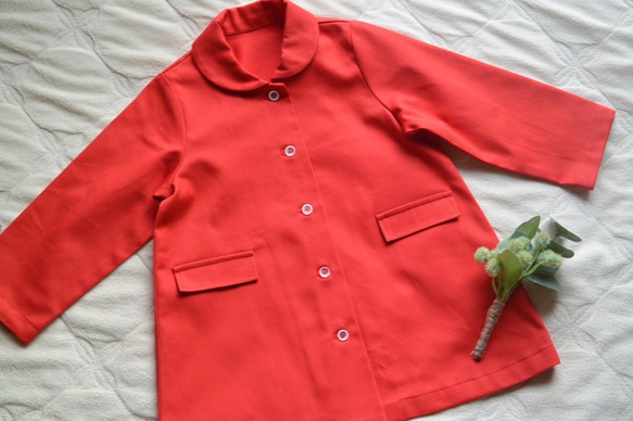 丸襟がかわいい真っ赤なスプリングコート（ベビー 90〜95） 4枚目の画像