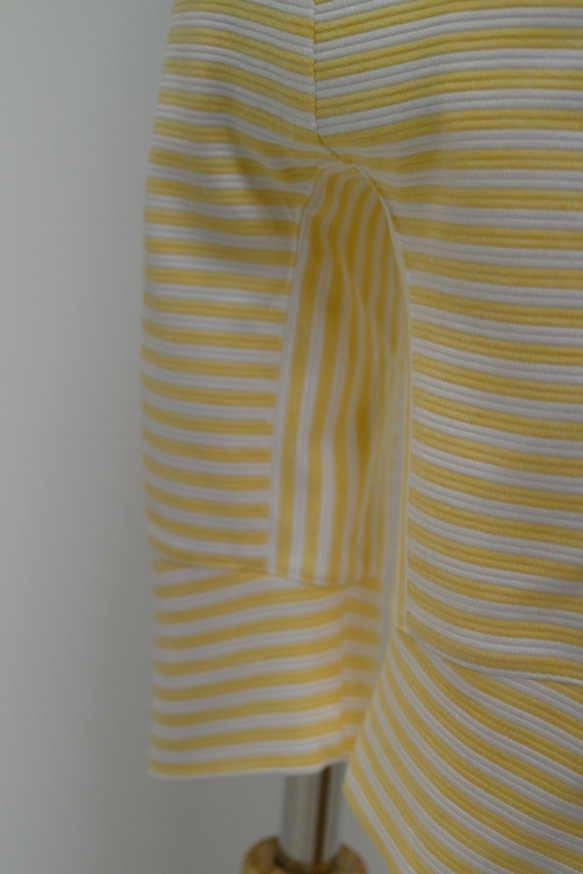 優しい色味の黄色ボーダーのパンツ（ベビー 90） 4枚目の画像