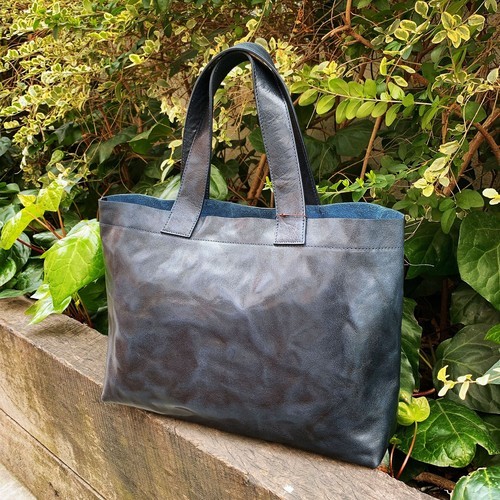 【水牛革】ムラ染めＡ４トートバッグ<4色展開>　バッファローレザー　トートバッグ　軽い　シンプル　コンパクト M8433