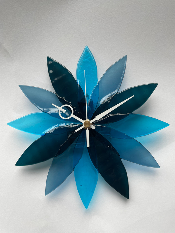 【受注制作】ガラスの花びら時計　サムシングブルー　掛け時計 7枚目の画像