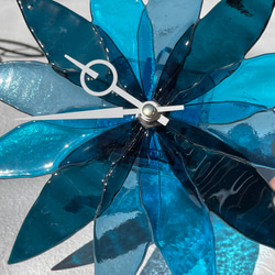 【受注制作】ガラスの花びら時計　サムシングブルー　掛け時計 8枚目の画像