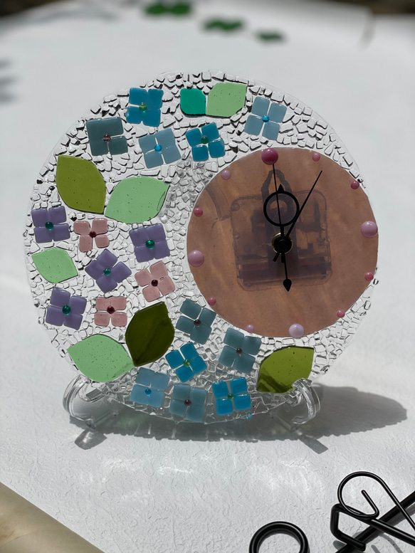 【受注制作】紫陽花　ガラスの置き時計 2枚目の画像