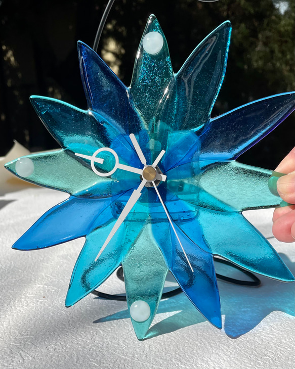 【受注製作】ガラスの花びら時計　妖精の羽　Pale Blue 7枚目の画像