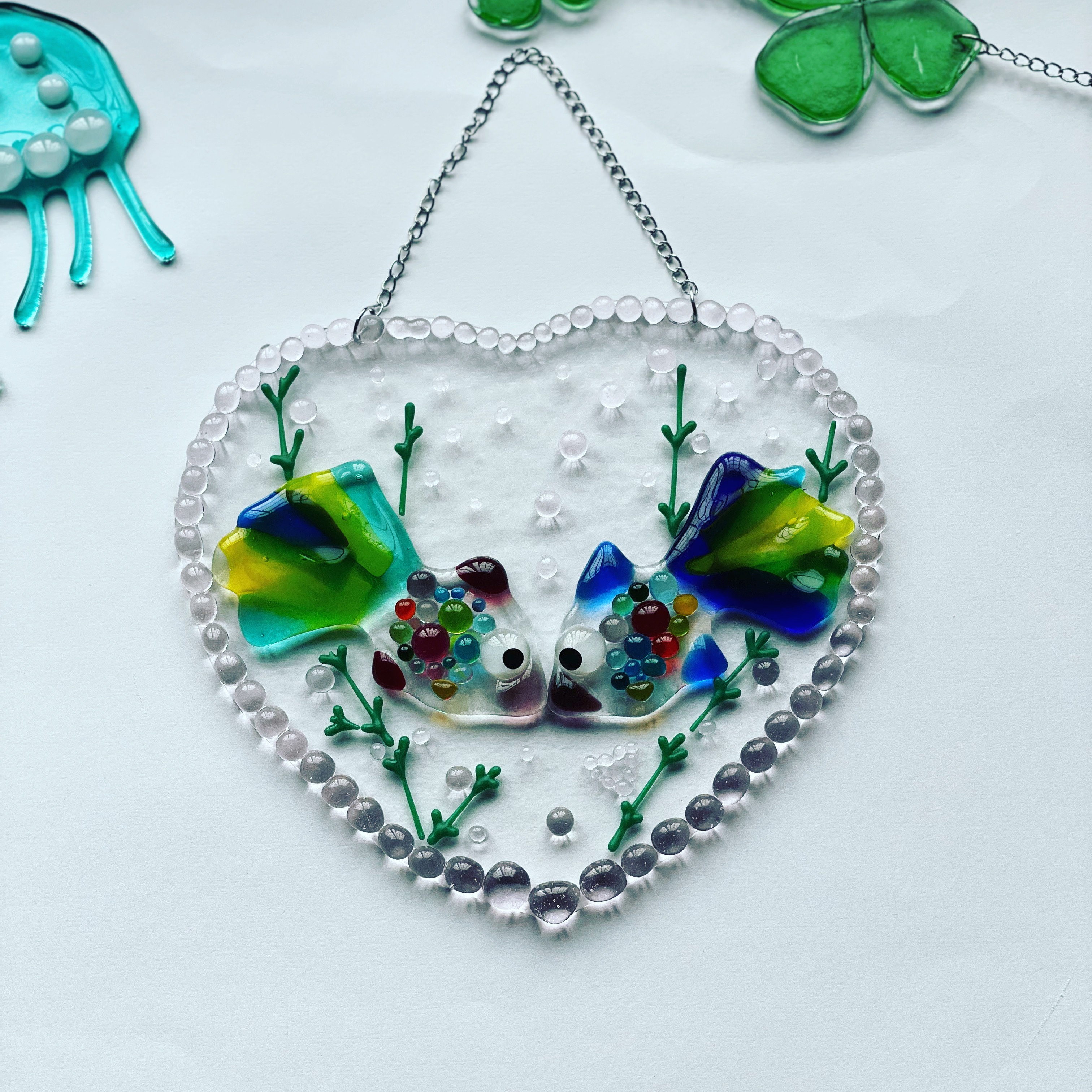 【受注制作】涼しげ♪恋のお守り　ガラス金魚の壁掛け