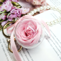 粉紅色玫瑰永生花珍珠掛鏈鑰匙圈 第3張的照片