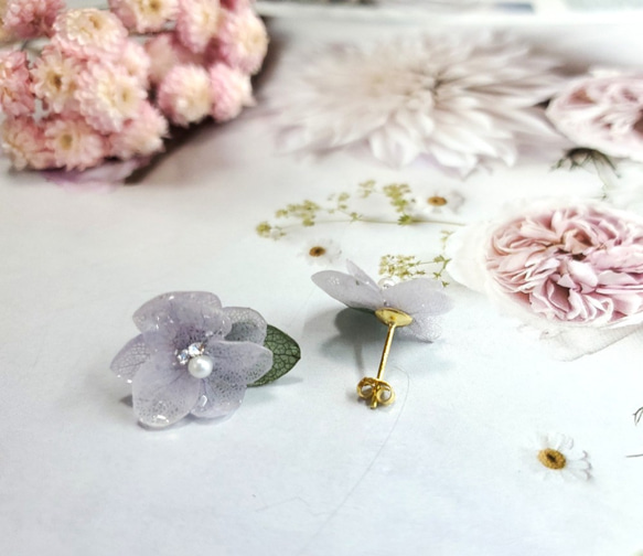【恋の香り】ミストパープル小紫陽花ピアス 3枚目の画像
