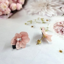 【恋の香り】ミストピンク小紫陽花ピアス 2枚目の画像