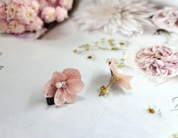 【恋の香り】ミストピンク小紫陽花ピアス 2枚目の画像