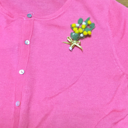 コサージュ 3点セット 晴れの日に 羊毛フェルト ベージュ ピンク イエロー 花束 ピンブローチ 4枚目の画像