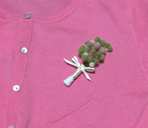 コサージュ 3点セット 晴れの日に 羊毛フェルト ベージュ ピンク イエロー 花束 ピンブローチ 6枚目の画像