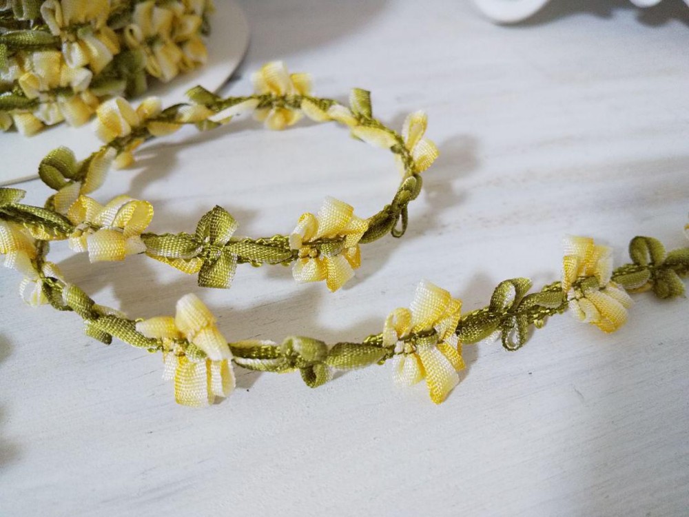 〈フランス製手仕事ビンテージ〉花の装飾ブレードリボン200cmお値下げ！ フランス製手仕事ビンテージ〉花の装飾ブレードリボン200cmお