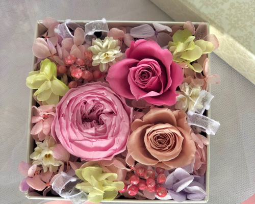 プリザーブドフラワーのボックスアレンジ＊ピンク プリザーブド