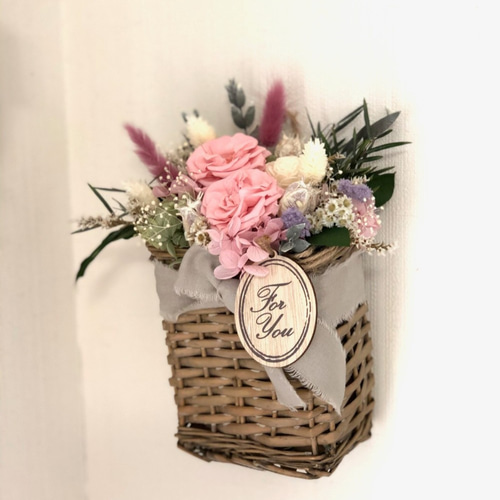 プリザーブドフラワーの壁掛けバスケットアレンジ＊ナチュラルピンク