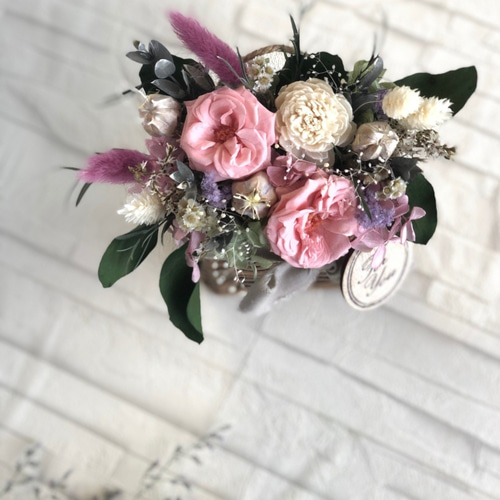 プリザーブドフラワーの壁掛けバスケットアレンジ＊ナチュラルピンク