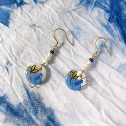 【花森小飾 貝殼彩繪客製化飾品】夏季款 海藍光 貝殼彩繪垂吊耳環 第2張的照片