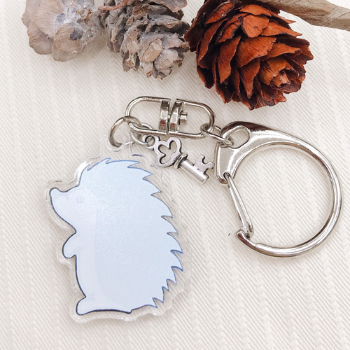 はりねずみキーホルダー 鍵 チャーム 海 ハリネズミ チェック柄 紺色