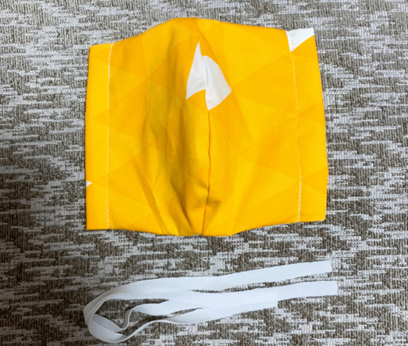 和柄黄色マスク　 2枚目の画像