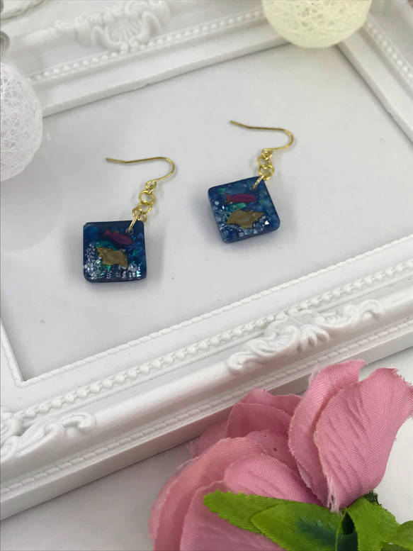 ブルー金魚アクセサリーピアス ピアス（その他） 開運ショップ七星