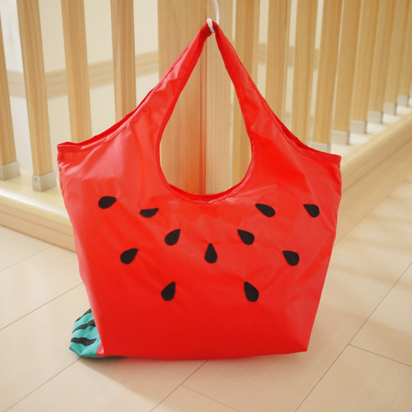 畳まないで収納できる！スイカのエコバッグ 1枚目の画像