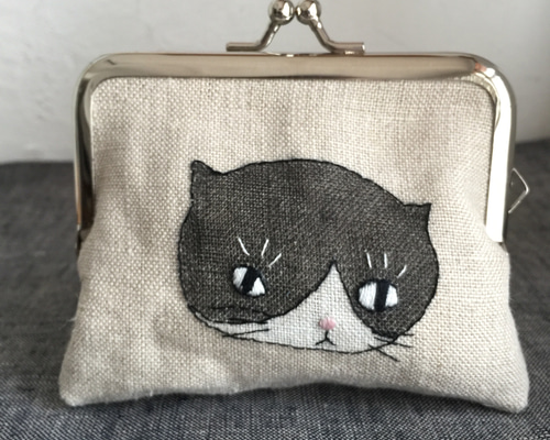 猫さんがま口(ハチワレちょっと怒ってるくん) 刺繍がま口 猫刺繍