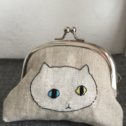 猫さんがま口(白ネコオッドアイ) 刺繍がま口 猫刺繍 ネコ刺繍 ねこ刺繍