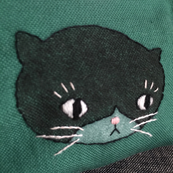 猫さんがま口(グリーンハチワレ1) 刺繍がま口 猫刺繍 ネコ刺繍 ねこ刺繍 猫がま口 ハチワレ猫 はちわれねこ 5枚目の画像