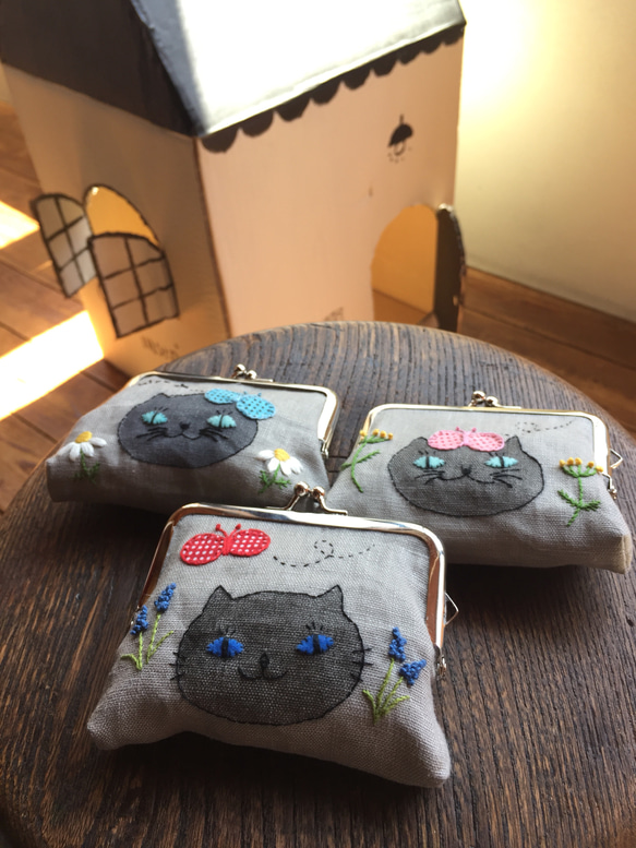 猫さんがま口 青緑おめめのくろねこ ねこ刺繍 がま口 財布 カード入れ 刺繍がま口 7枚目の画像