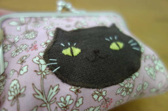 猫さんがま口　ねこがま口　財布　カード入れ　刺繍がま口　猫刺繍　猫がま口 2枚目の画像