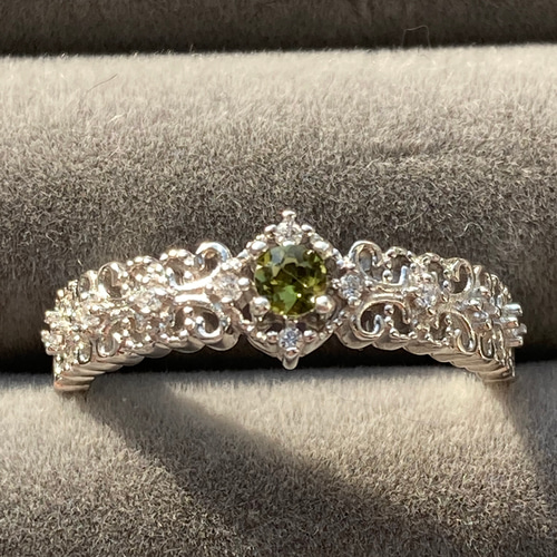 唐草模様のリング - 唐草の美しさを最大限に引き出したアクセサリー 