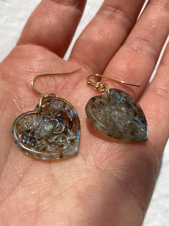 ラブラドライト フラワーカービングピアス 14kgfラブラドライトフラワーカービングピアス/イヤリング 14kgf