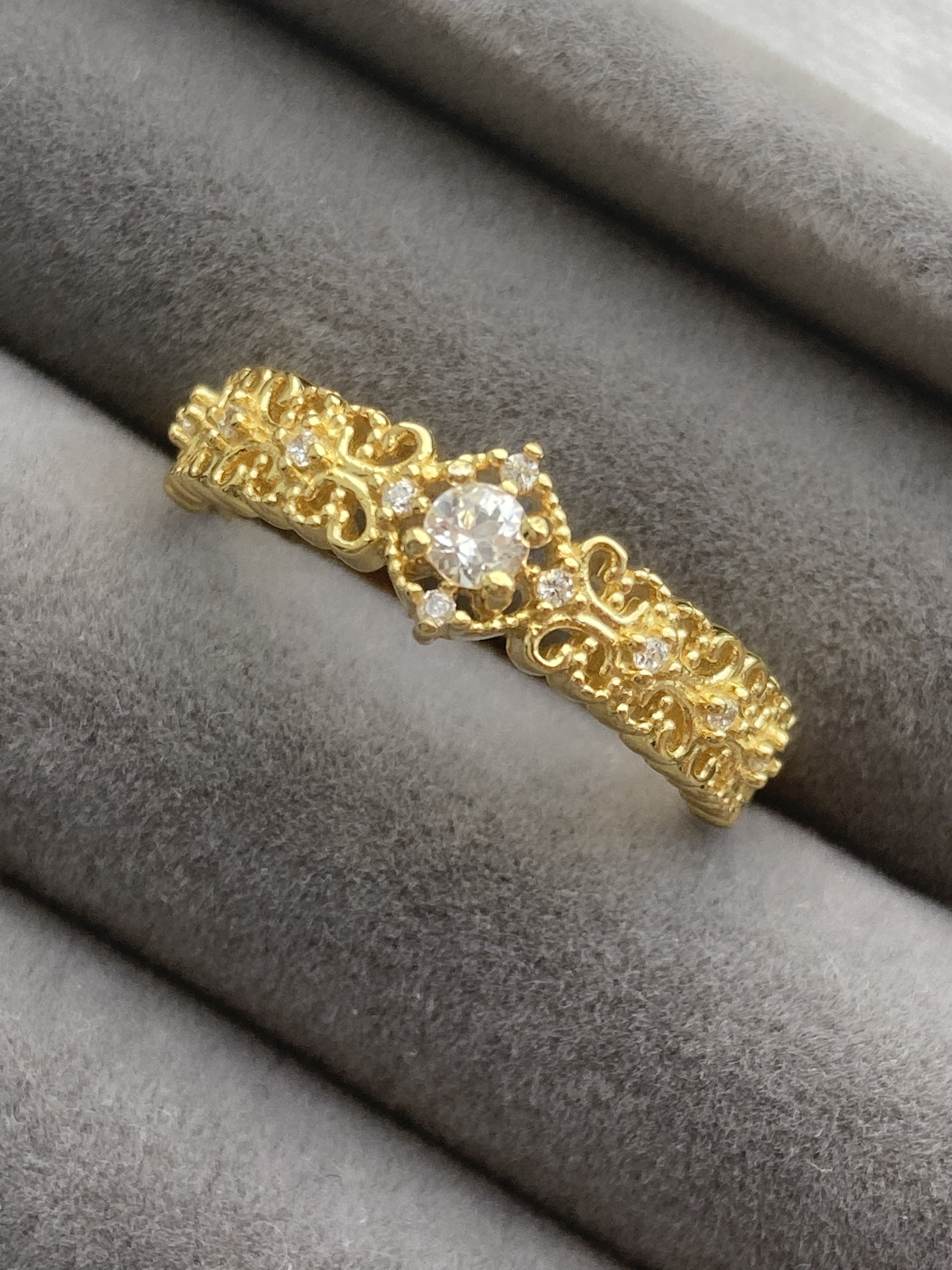 9月誕生石　ホワイトサファイア　ゴールドコーティング　シルバー925リング　指輪　フリーサイズ　調整可能