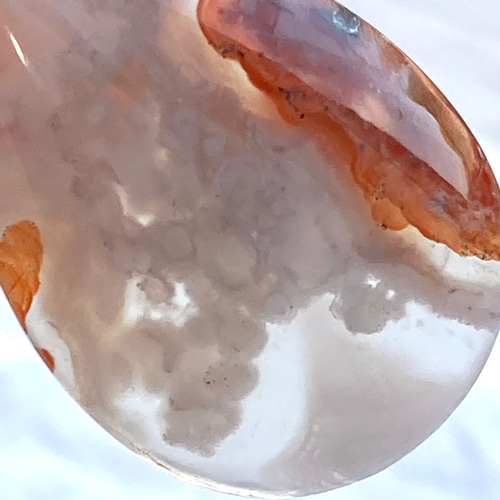 高品質　瑪瑙　アゲート　三毛猫柄　ホワイト　オレンジ　黒 穴あき桜瑪瑙[292] 35x25mm 42Cts / 天然石ルース | Attic Natura