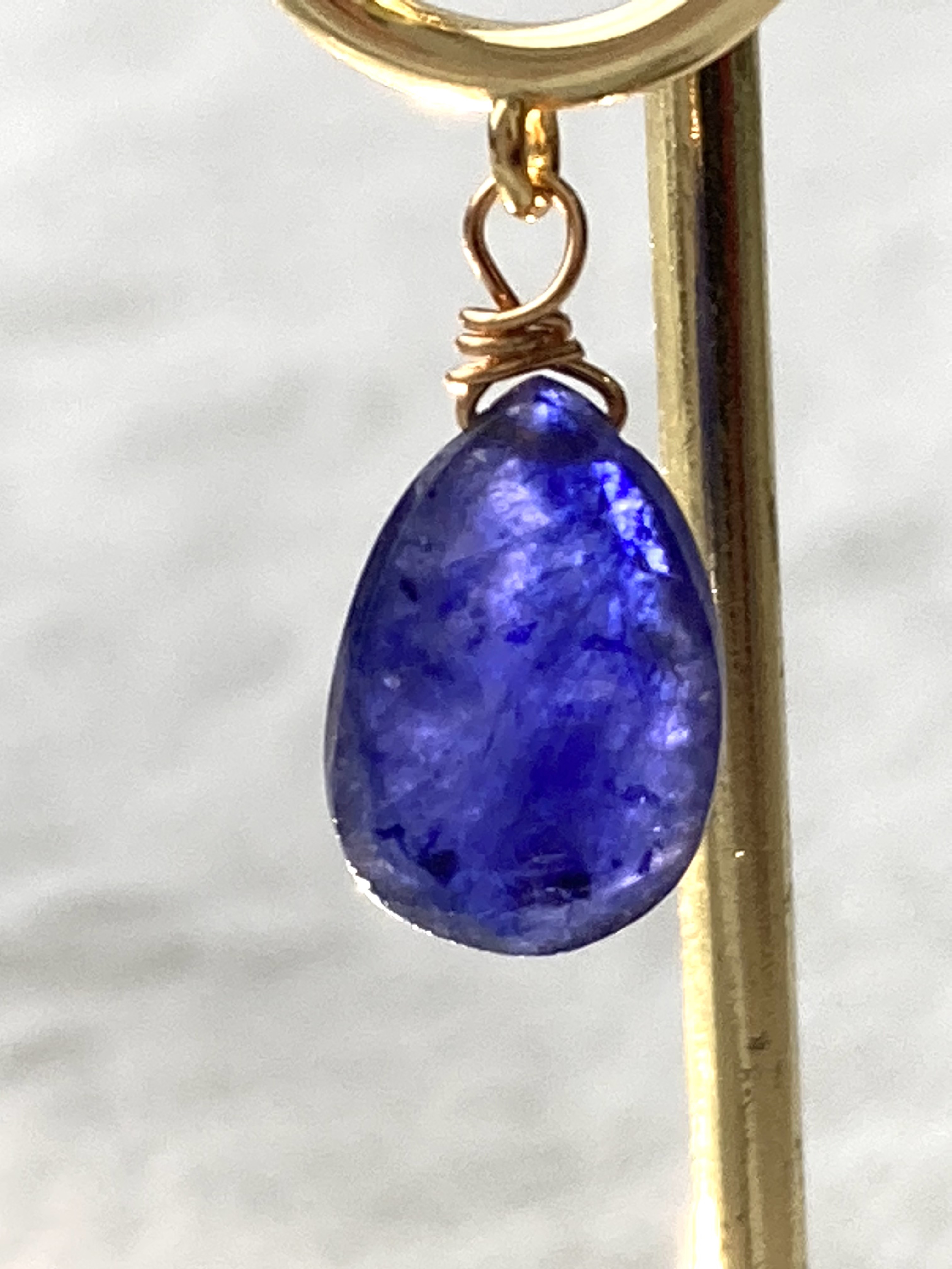 9月誕生石　大粒　ブルーサファイア　一粒ビッグイヤーカフ　ゴールドコーティングシルバー925　特大　雫　ドロップシェイプ