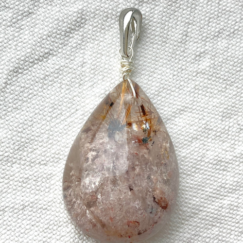 レア❣️ガーデンルチル虹入りペンダント 4月誕生石 虹入りガーデンルチルクォーツ 水晶 ペンダントトップ