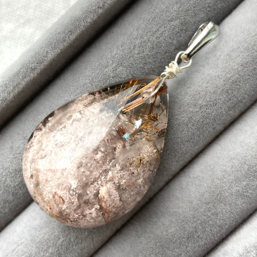 レア❣️ガーデンルチル虹入りペンダント 4月誕生石 虹入りガーデンルチルクォーツ 水晶 ペンダントトップ