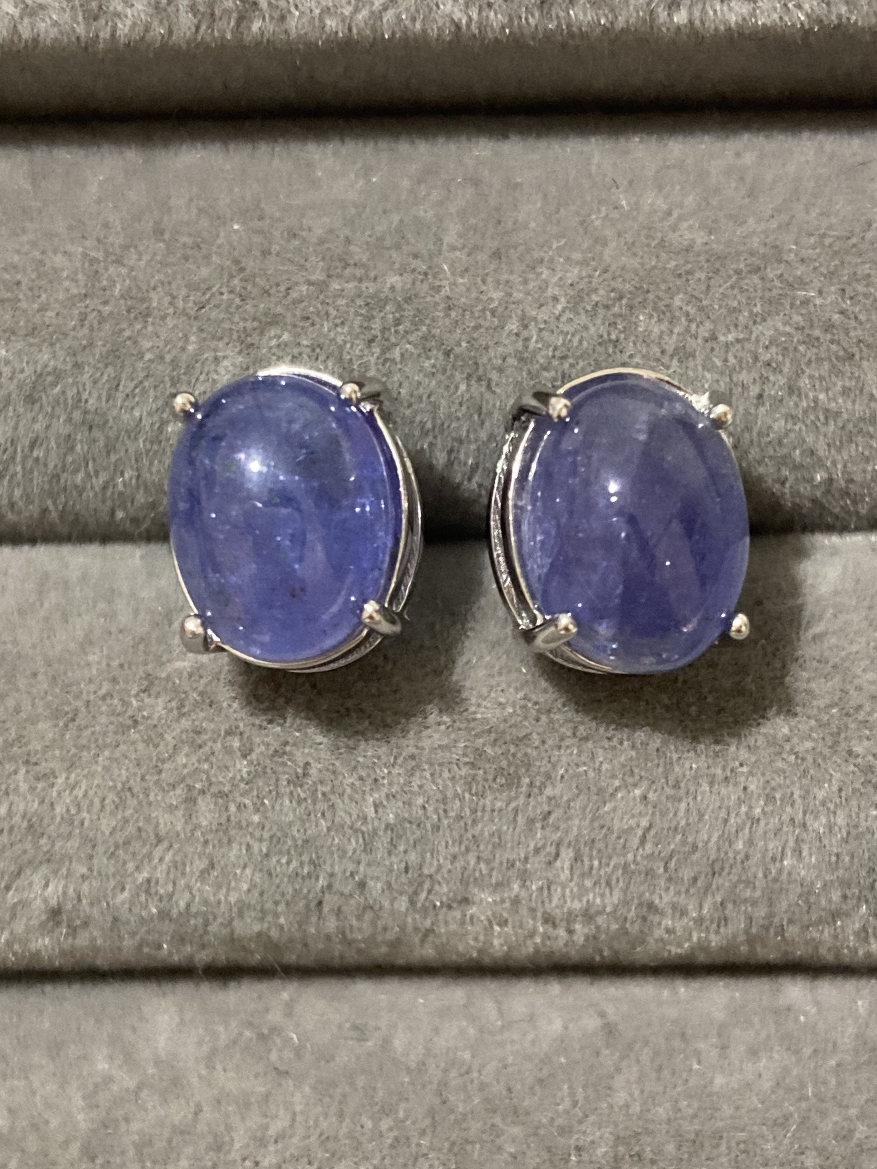 タンザナイト　9×6mm 一粒　オーバルスタッドピアス　ロジウムコーティングシルバー925　ブルーゾイサイト