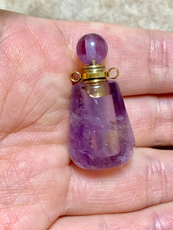 2月誕生石　パープル グラデーション  大粒 アメジスト  紫水晶 香水瓶チャーム ネックレスにも　creema限定 2枚目の画像