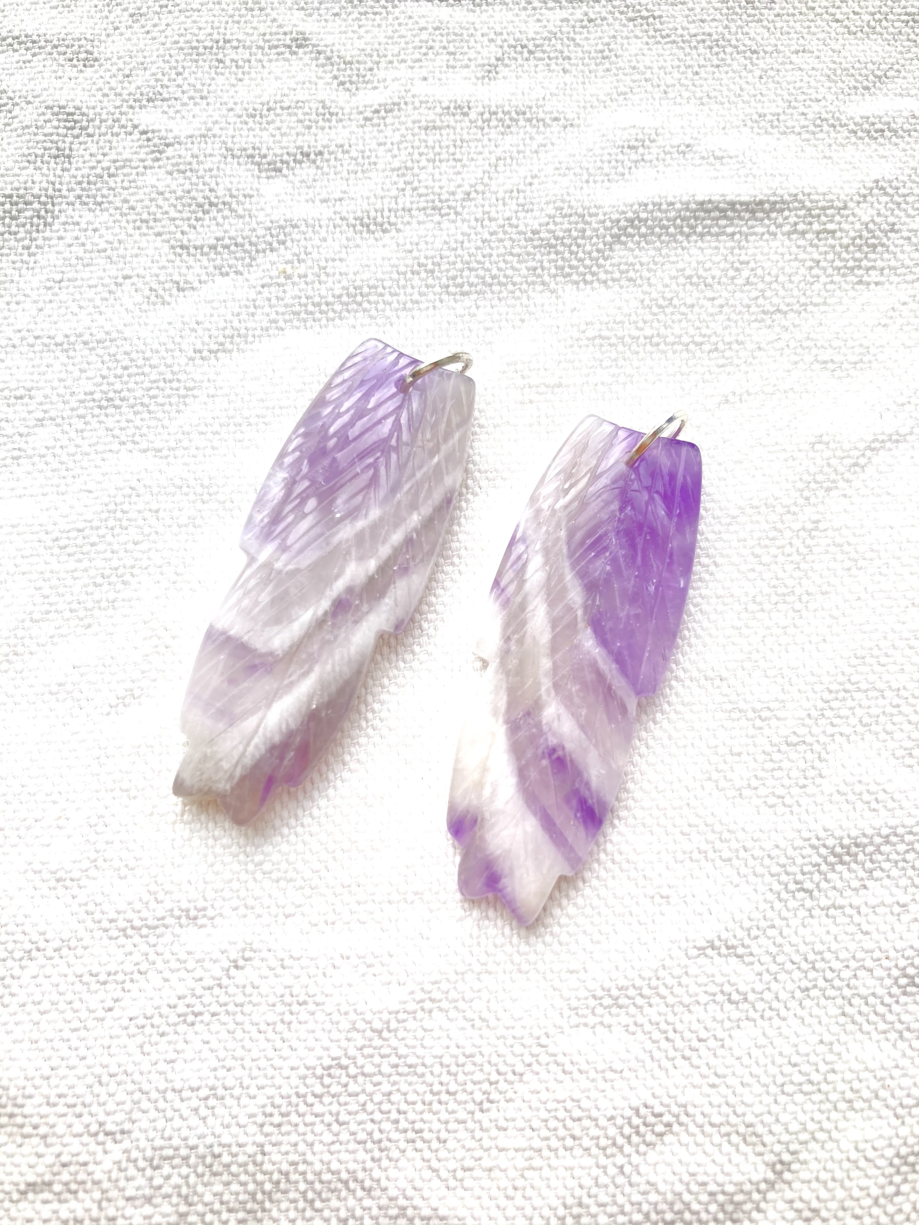 2月誕生石　パープルグラデ　フェミニン　1点物  大粒 アメジスト フェザー ピアスチャーム 天然石　カービング