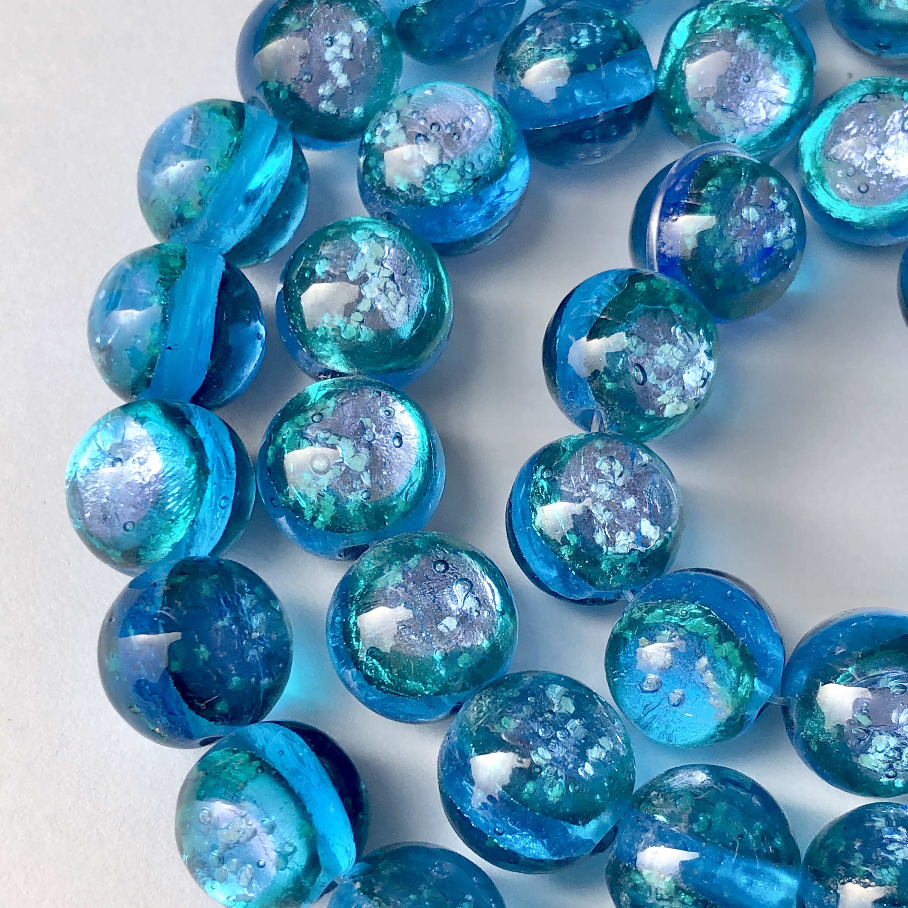 コウリブルー 8mm 連売り 蓄光 ホタルガラス 沖縄とんぼガラス とんぼ玉 夜光タイプ