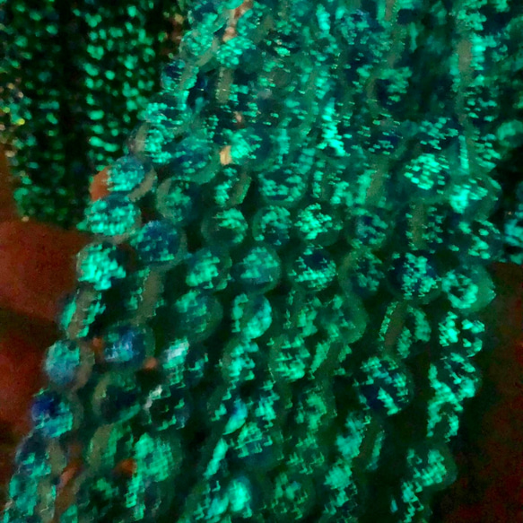ケラマグリーン 12mm 連売り 蓄光 ホタルガラス 沖縄とんぼ玉 とんぼ玉ガラス ホタル石 4枚目の画像