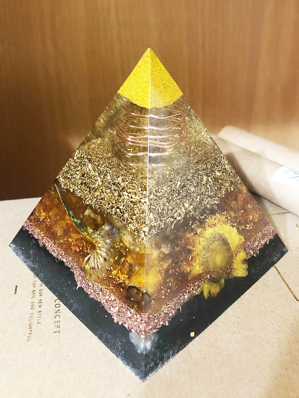 手作奧剛石財神來報到款客製化/奧剛/能量石/奧根水晶/Orgonite/脈輪/奧根/水晶金字塔/能量金字塔 第2張的照片