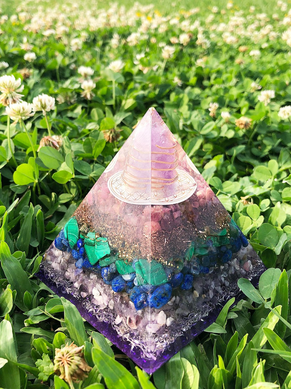 手作奧剛能量石 七脈輪款/奧剛/能量石/奧根水晶/Orgonite/脈輪/奧根/水晶金字塔/能量金字塔/乙太能量塔 第3張的照片