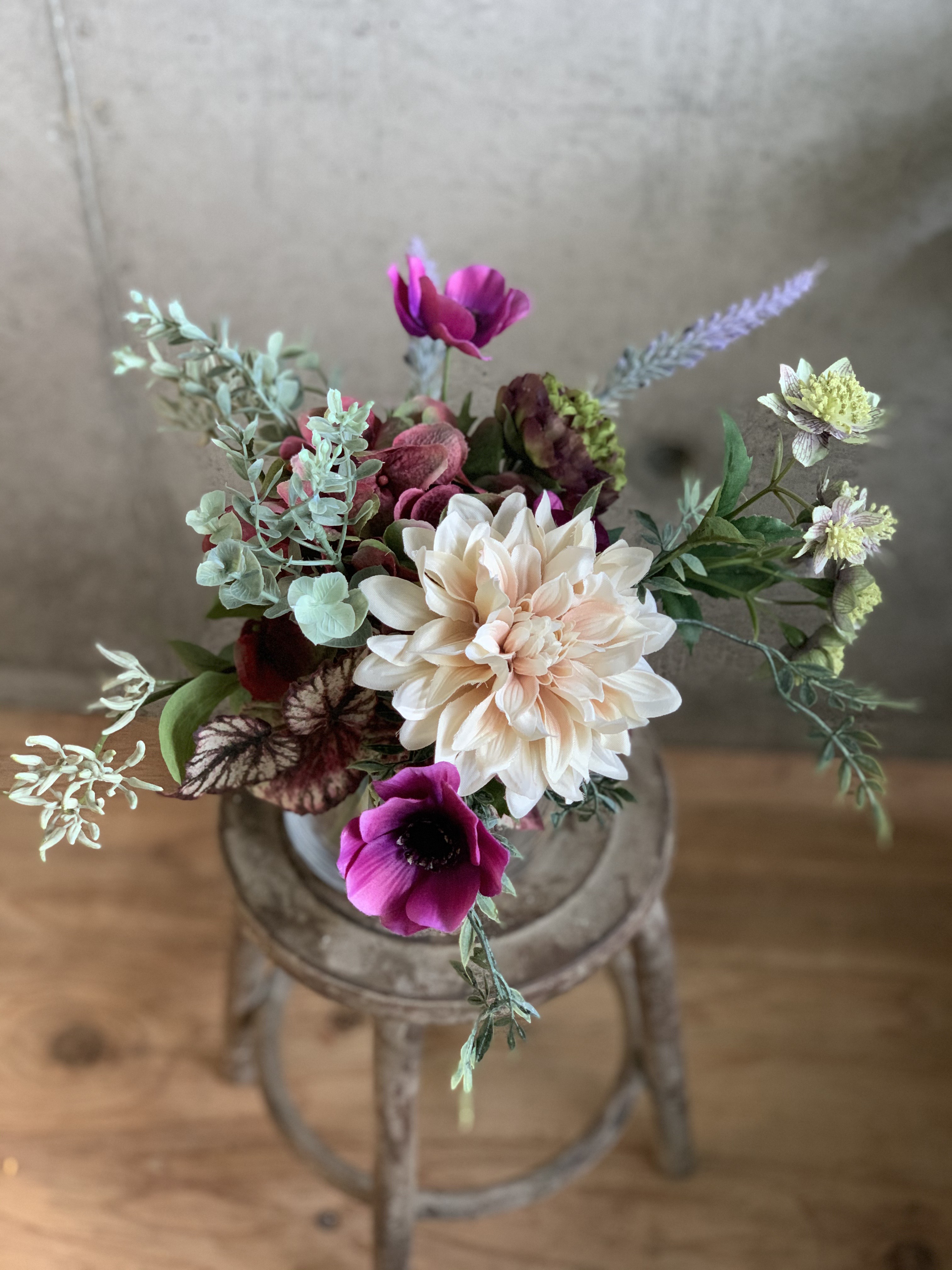 アーティフィシャルフラワー ピンクベージュのダリアとレッドパープル