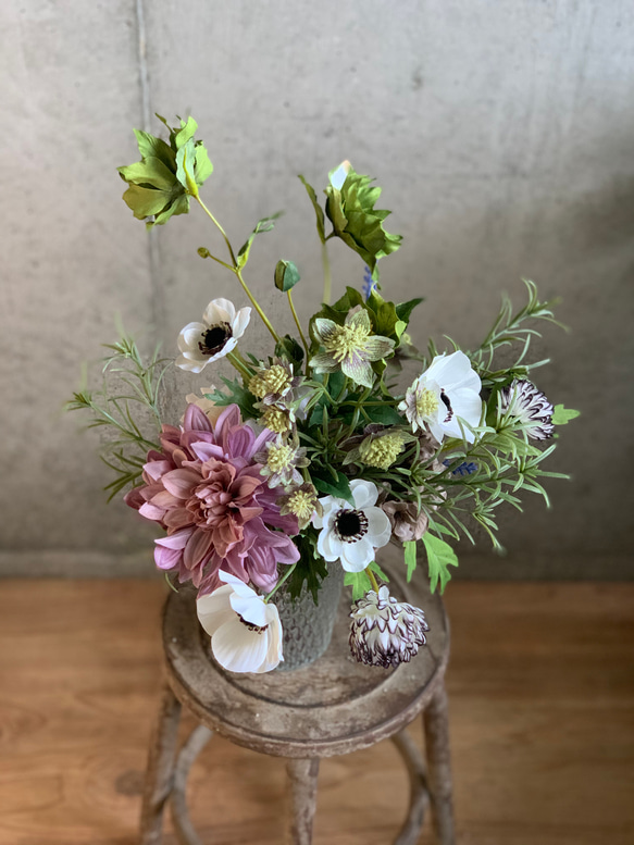アーティフィシャルフラワー クリスマスローズとピンクダリアの草花