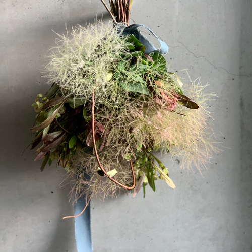 ドライフラワー スモークツリーとドドナエアのナチュラルスワッグ