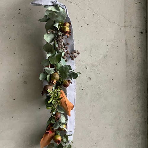 木ノ実のガーランド ドライフラワー ザクロのガーランドシリーズ シュロの実とブルー