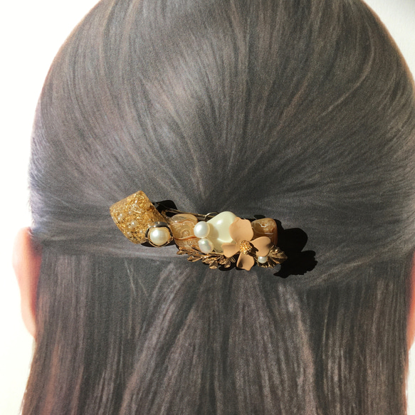 暗色花卉淺色古典髮夾正裝金色七五散婚禮髮飾春秋冬淡水珍珠 第4張的照片