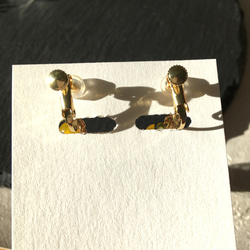 5月誕生石　グリーンアベンチュリンと金箔の揺れる鉱石イヤリング　金属アレルギー　天然石　母の日　ミント 6枚目の画像